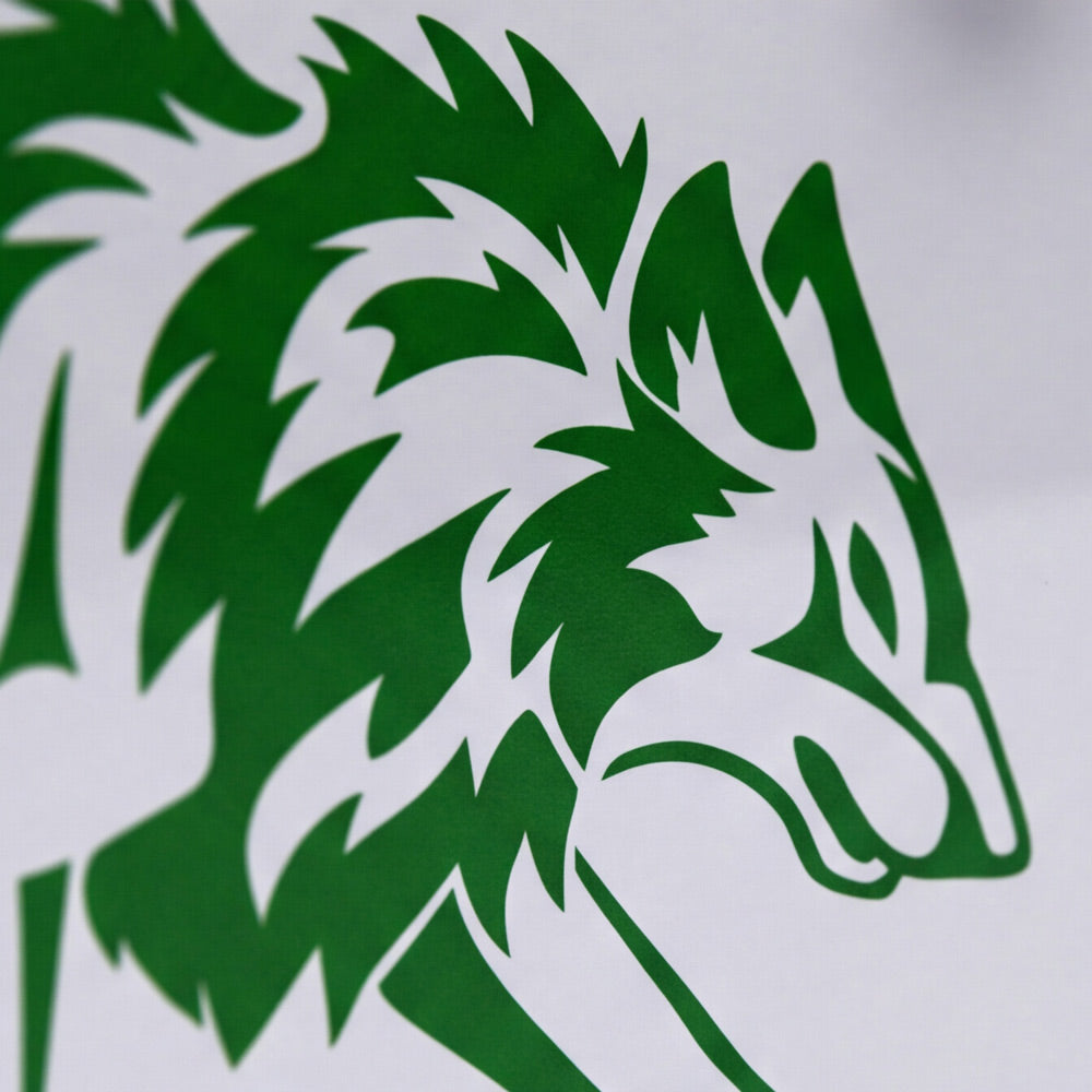 Wolf auf Gras