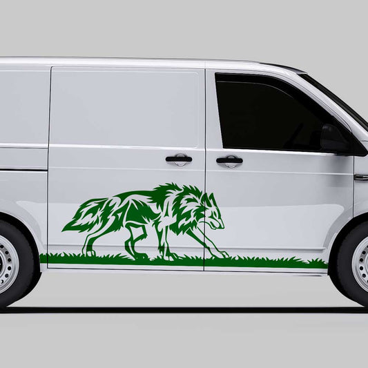 Wolf auf Gras Folienschnitt Fahrzeugaufkleber mit Farbauswahl und in Wunschgröße von STICKYHUGO