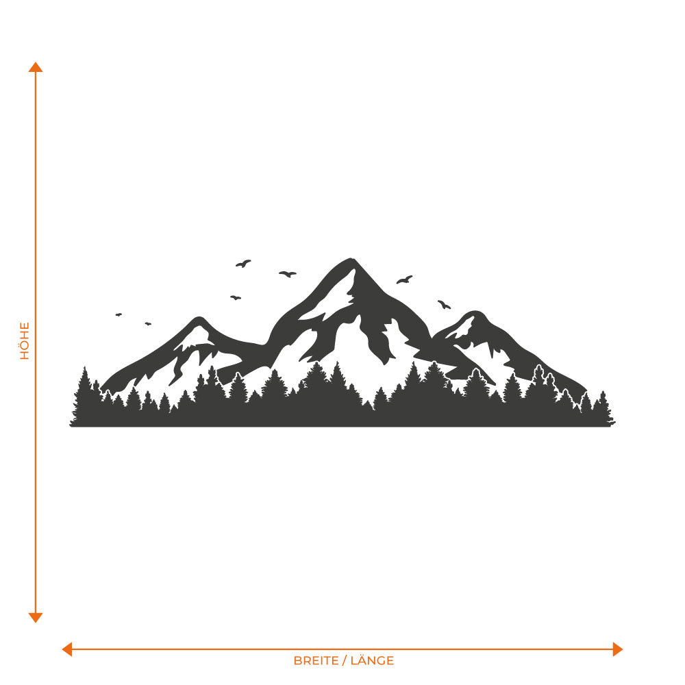 Massive Berge mit Wald